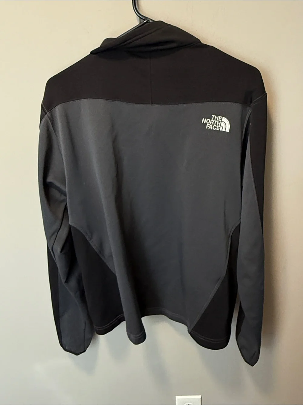 The North Face Men’s Black & Charcoal Lightweight Softshell Jacket - M